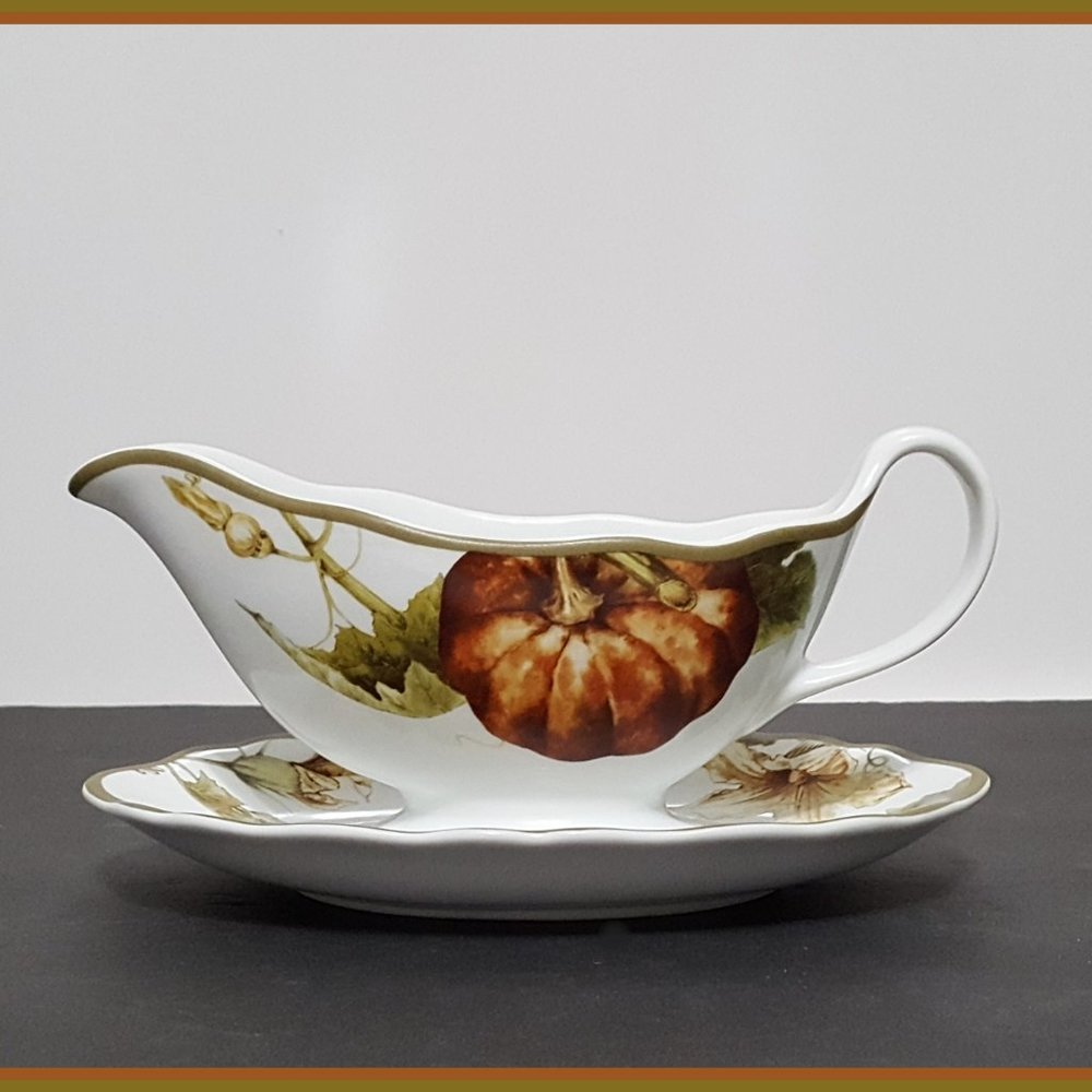 NEW Williams Sonoma Botanical Pumpkin Gravy Boat 12 OZ Porcelain